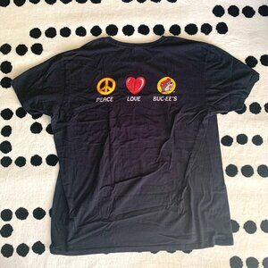 Buc-ee's Peace Love T-Shirt Black Graphic Short Sleeve Tee